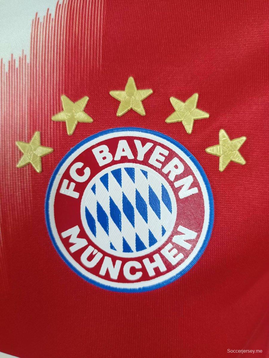 إصدار اللاعب 25/26 قميص بايرن ميونيخ خارج ملعبه