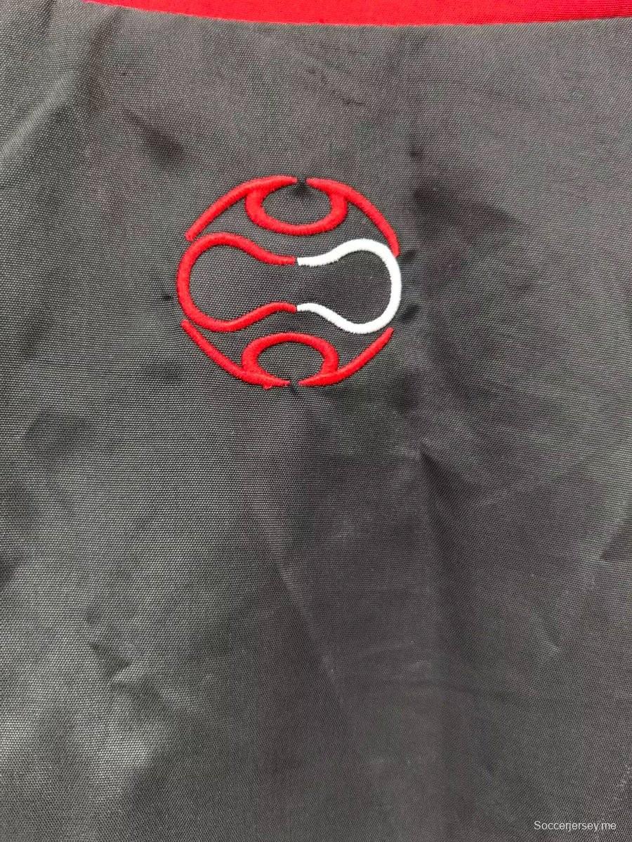 25/26 سترة واقية من الرياح حمراء اللون أحمر اللون من ميلان