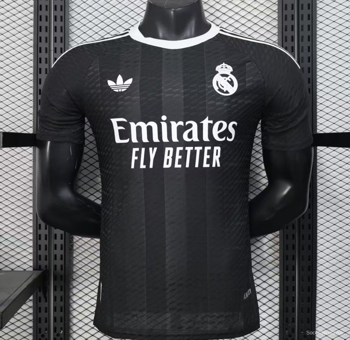 نسخة اللاعب 25/26 قميص حارس مرمى ريال مدريد الأسود 25/26