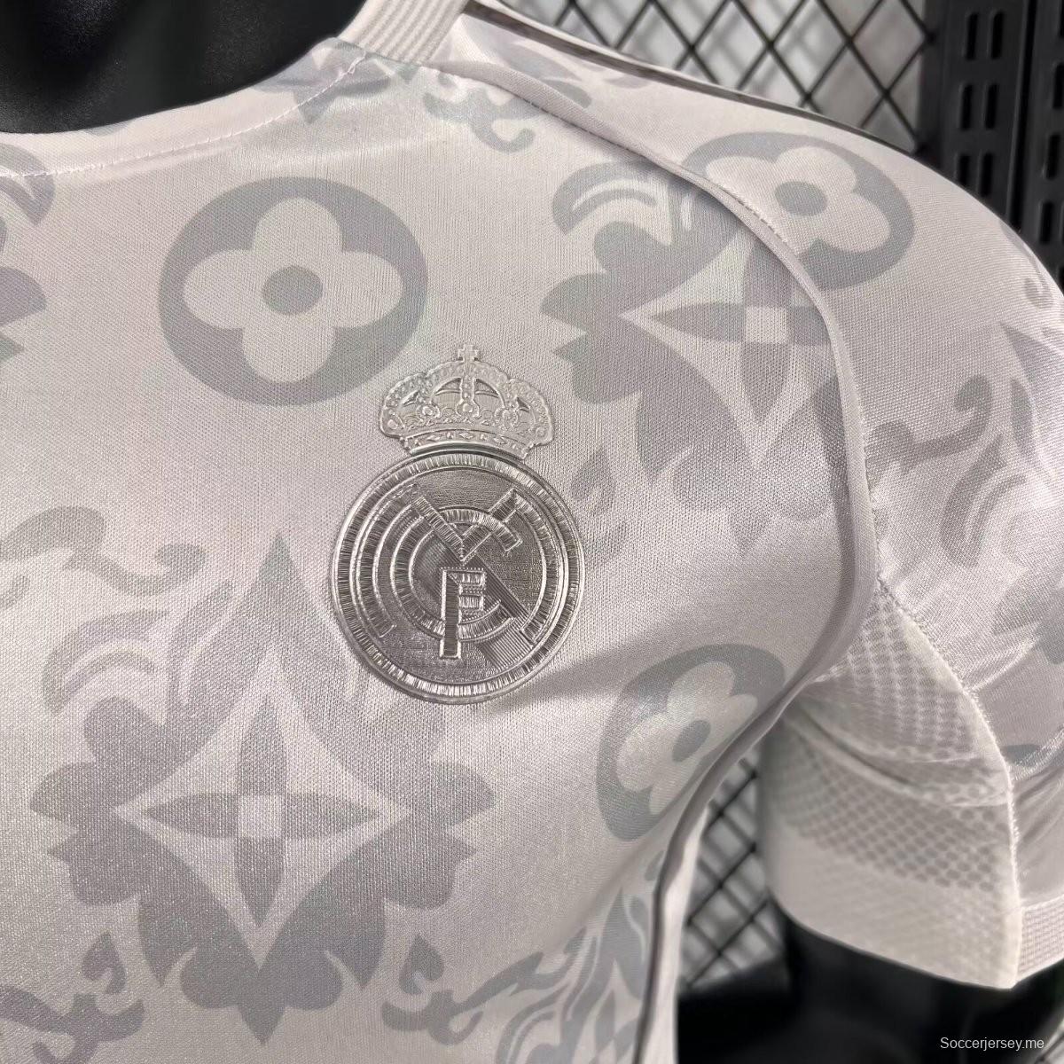 إصدار اللاعب 25/26 قميص ريال مدريد × لويس فويتون الخاص 25/26