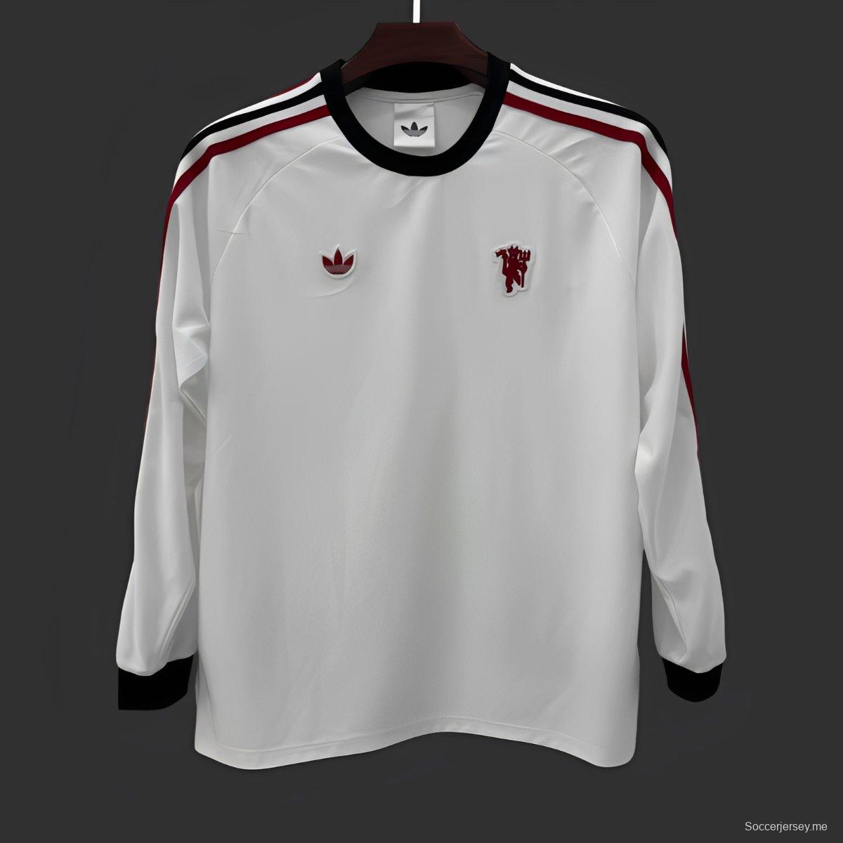 25/26 قميص من مانشستر يونايتد أوريجينالز أبيض بأكمام طويلة