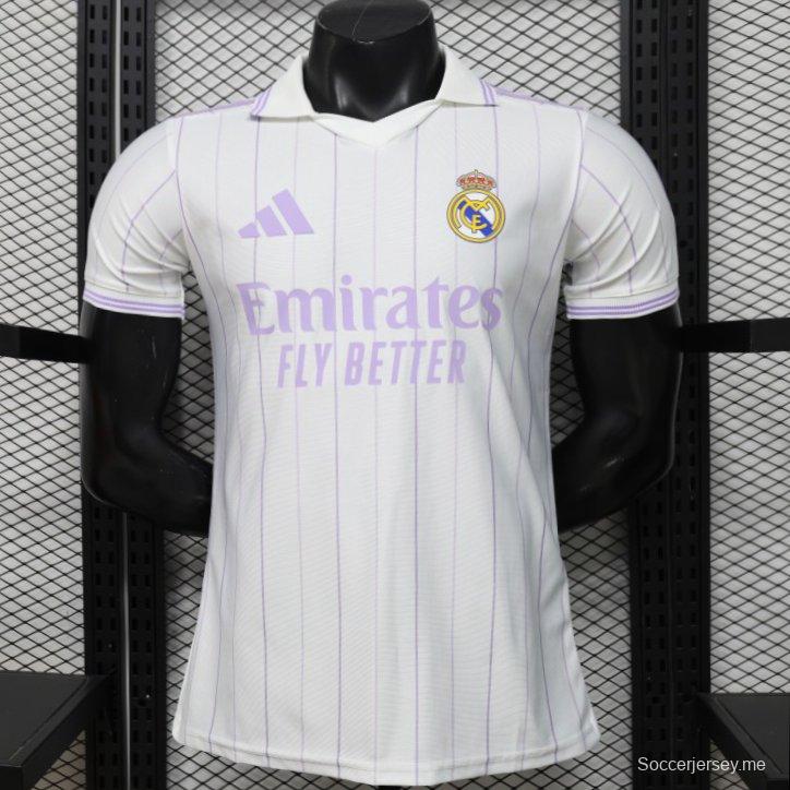 قميص اللاعب رقم 26/27، قميص ريال مدريد الأبيض ذو الخطوط الرفيعة الأرجوانية (الملعب الرئيسي)