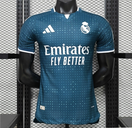 قميص ريال مدريد للعب خارج أرضه للموسم 2026/2027 باللون الأزرق المخضر