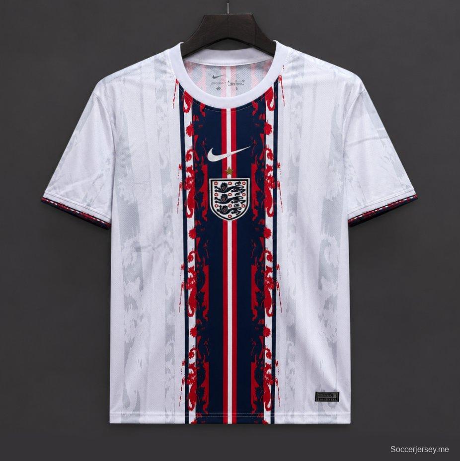 القميص الأبيض الخاص ببطولة كأس العالم 2026 لمنتخب إنجلترا.